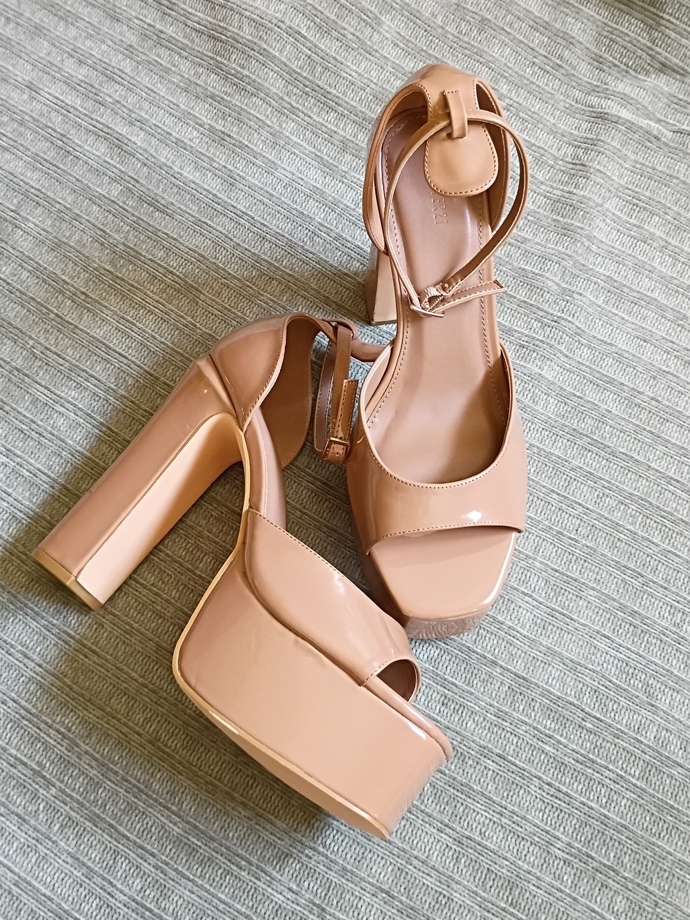Forever 21 Nude Patent Leather Platform Heels Ankle Strap Block Heel Size 9